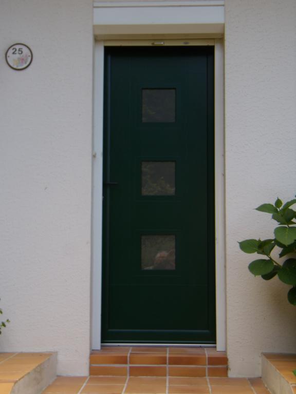 Porte d'entre Aluminium bicolor : Intrieur = Blanc ; Extrieur = Vert mousse