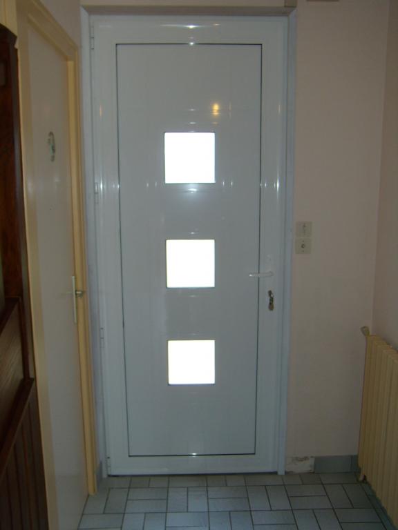 Porte d'entre Aluminium bicolor : Intrieur = Blanc ; Extrieur = Vert mousse