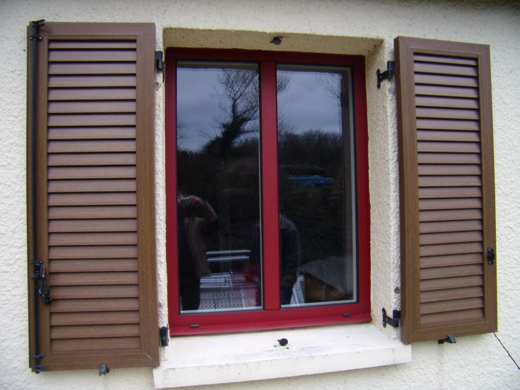 Fentre 2 vantaux Aluminium Bicolor : Intrieur = Blanc ; Extrieur = Rouge Pourpre